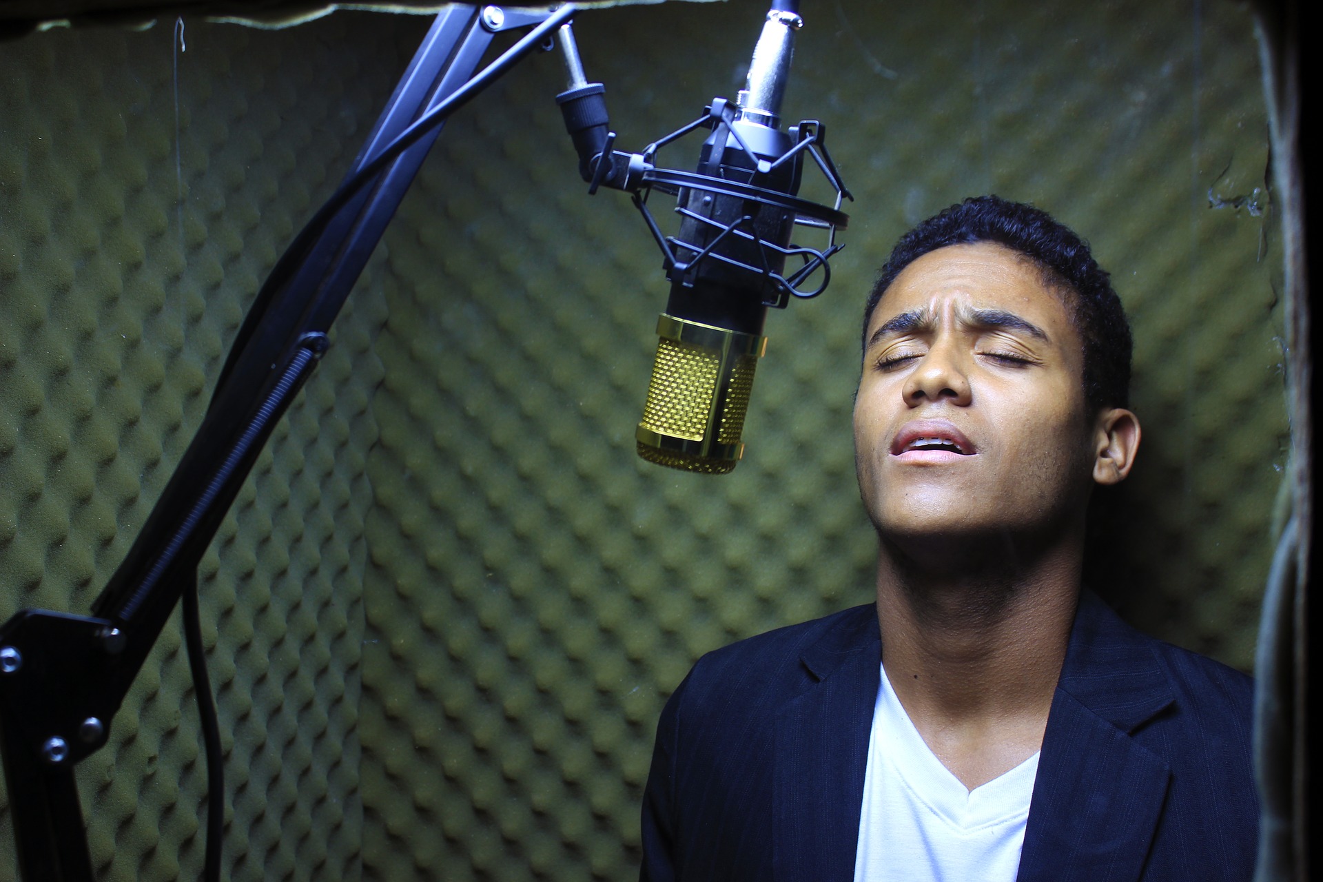 microphone-3500699_1920