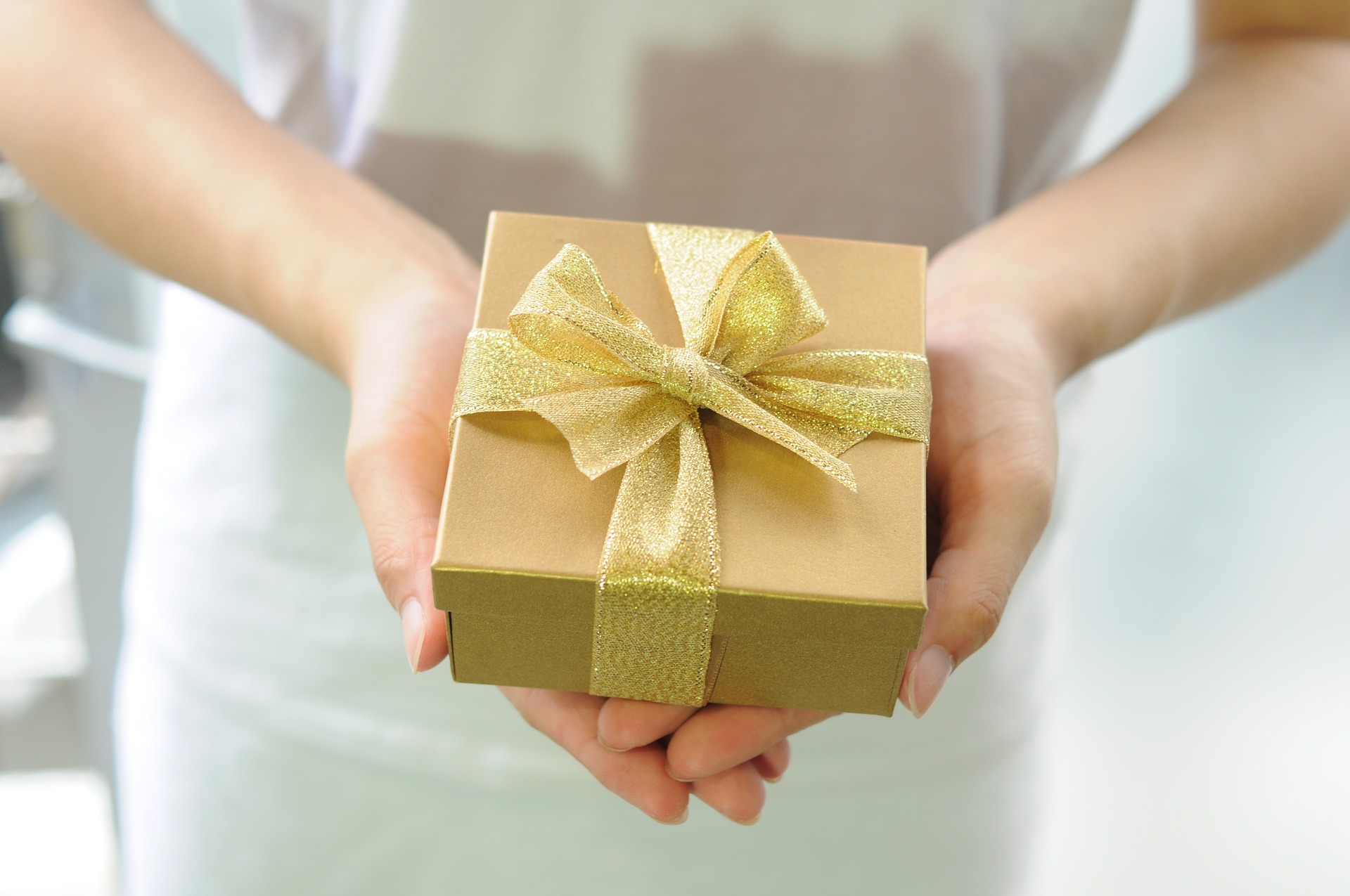 gift-box-2458012_1920